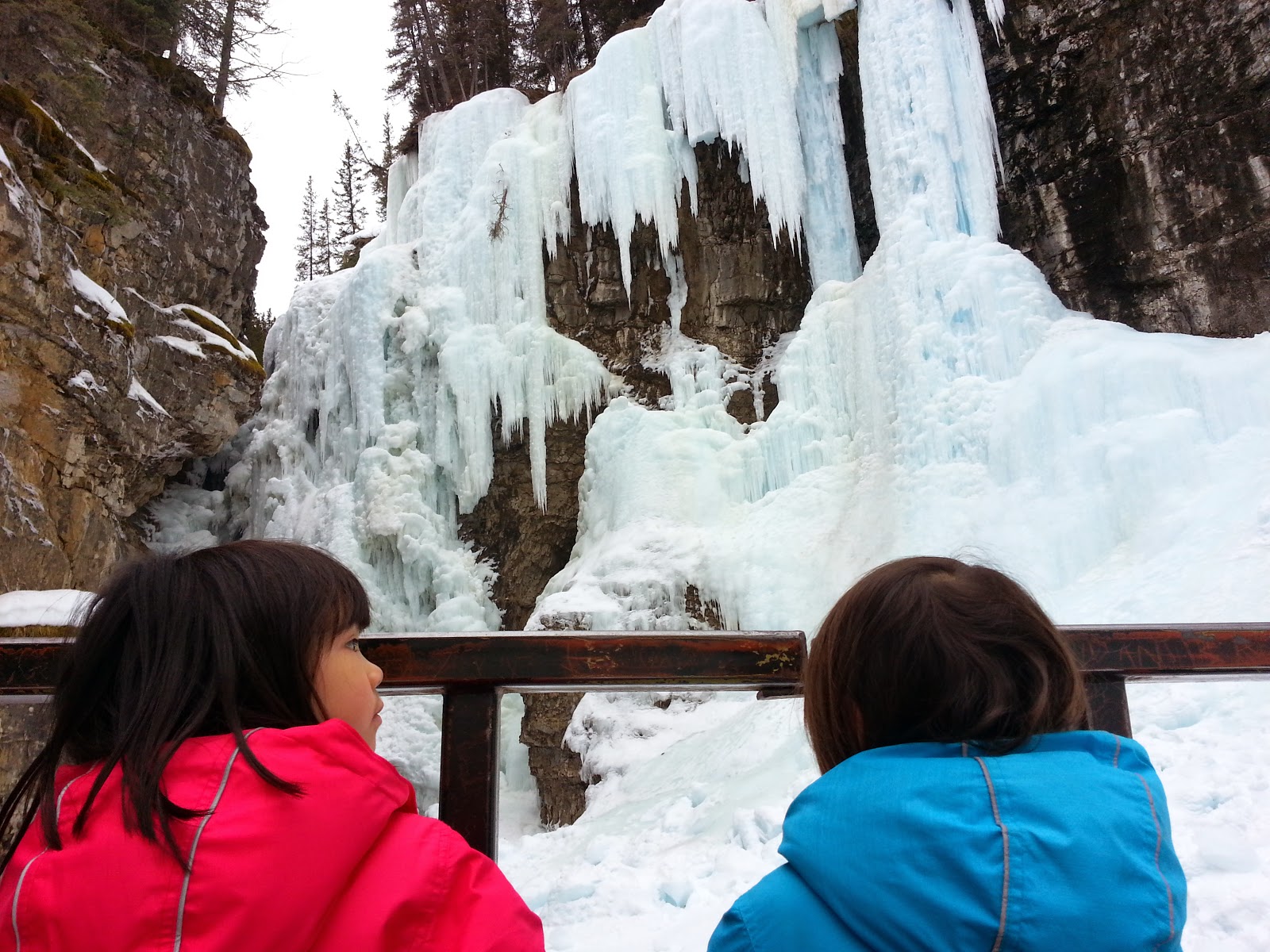 Johnston-Canyon-Upper-Falls-Banff-winter