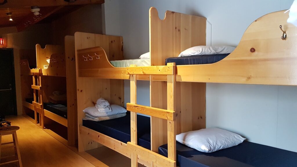 kananaskis-wilderness-hostel-dorm-room