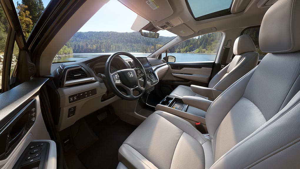 2018 Honda Odyssey Touring interior