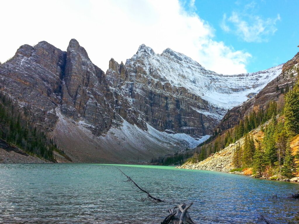 Lake_Agnes_Banff_National_Park.jpg