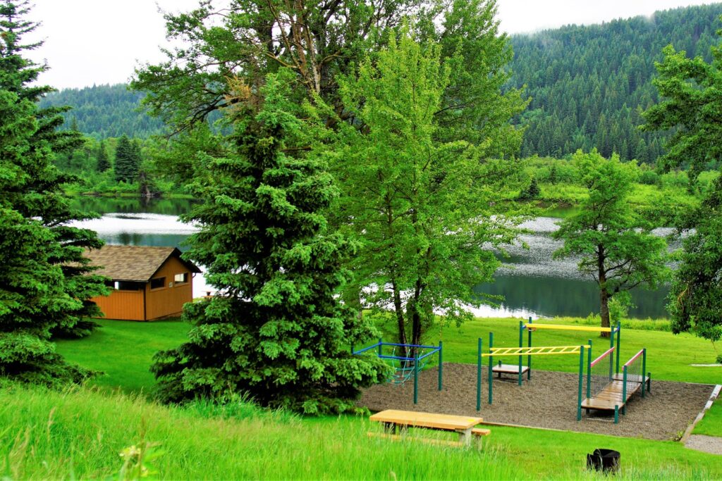 beauvais-lake-provincial-park-day-use-area