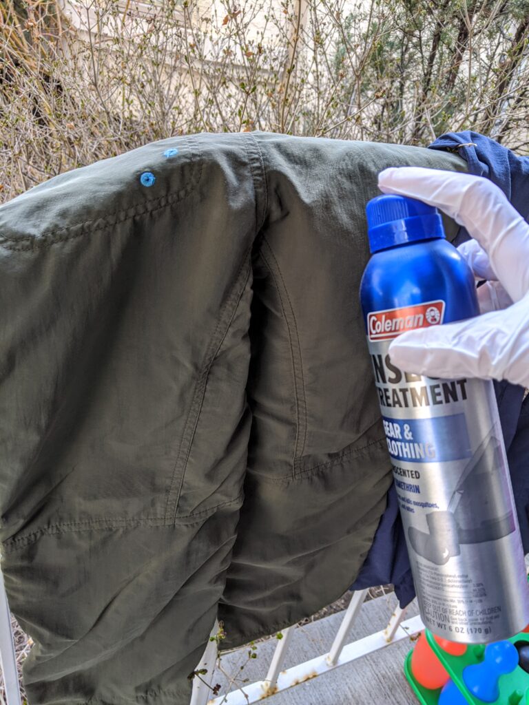 pretreating-clothes-with-permethrin